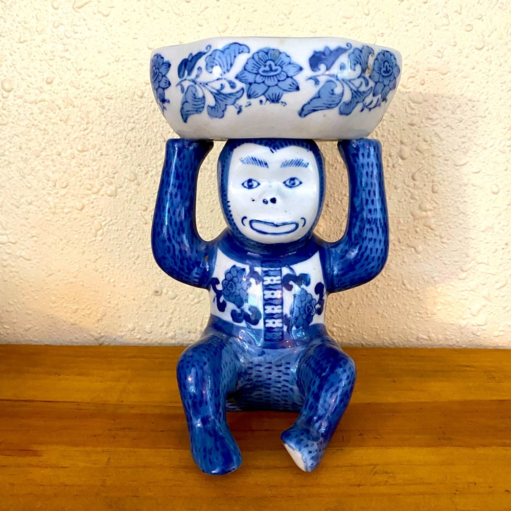 Vintage Chinoiserie Blue White Porcelain Monkey Holding Bowl Trinket Soap Dish